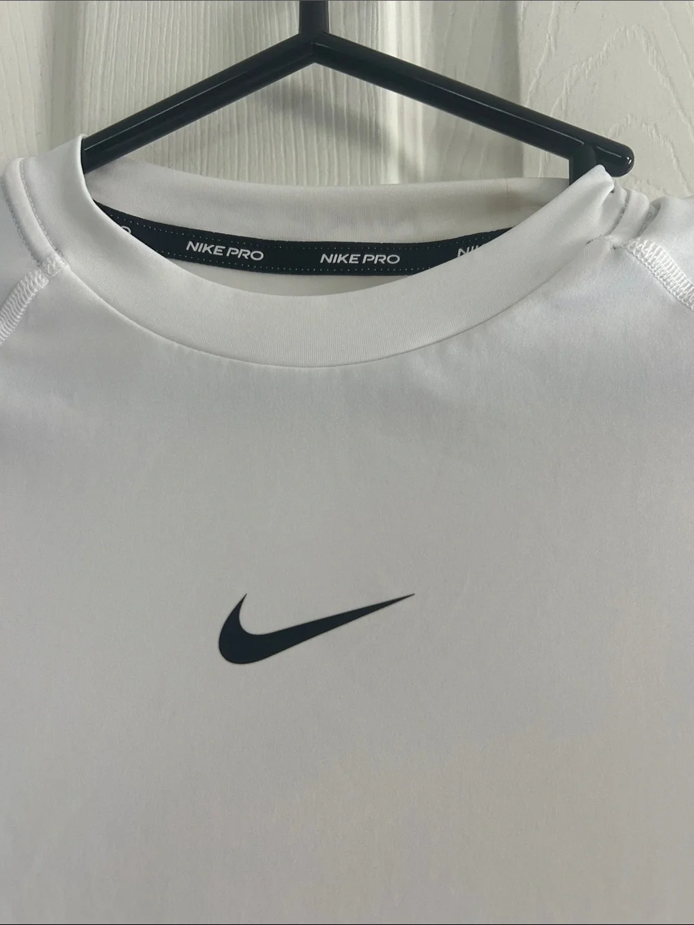 NIKE PRO DRI FIT BOY'S WHITE SHORT SLEEVE COMPRESSION T-SHIRT SIZE M